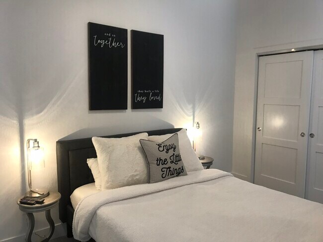 Lots of light - 124 N 29th St