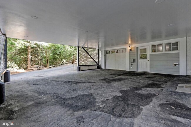 Building Photo - 10034 Scenic View Terrace