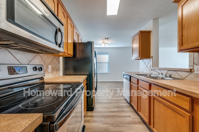 Building Photo - 9817 Tanglebrush Dr