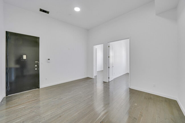 Building Photo - 1106 Halsey St