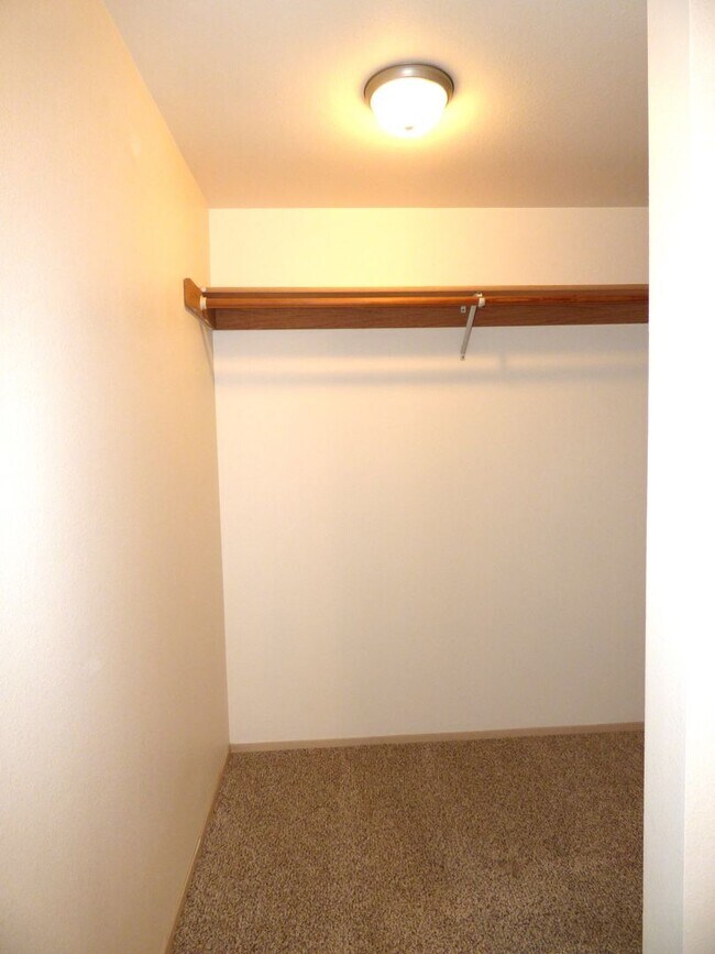 Building Photo - Rent Special: 1/2 Off June's Rent!! 1 bedroom 1 bath second level unit!