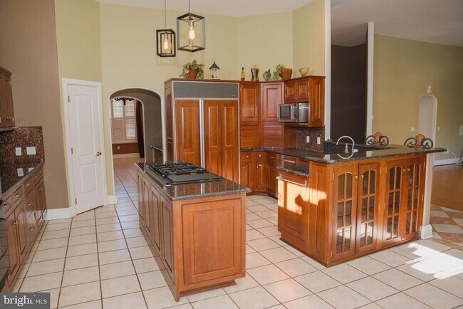 Building Photo - 6902 Tower of London Dr