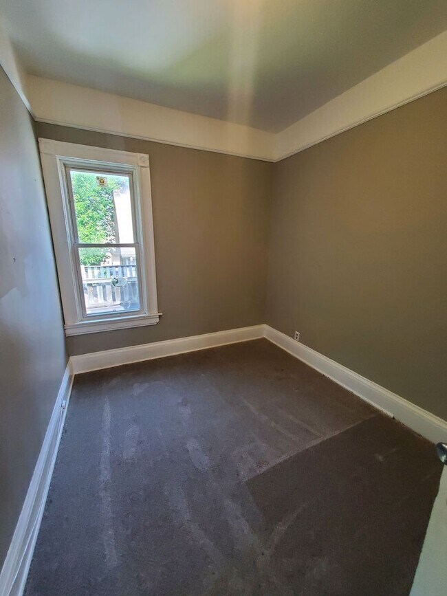 Building Photo - 2201-2203 N 32nd St. (Duplex)(ACE PROPERTY)