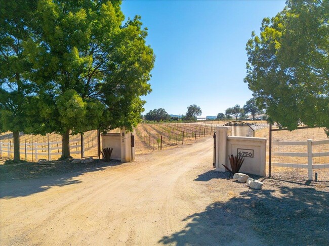 Building Photo - 6750 Golden Pheasant Ln