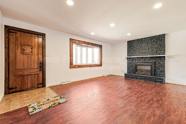 Building Photo - 287 Troy St