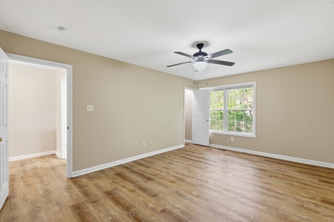 Building Photo - Knoxville 37912 - 2 bedroom 1.5 bath condo - call Jean Chung 865-386-1022