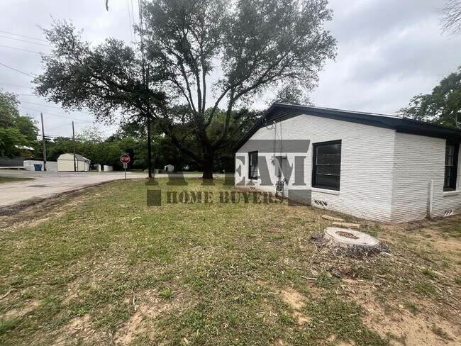 Building Photo - Fully Remodeled 3 Bedroom 2 Bathroom