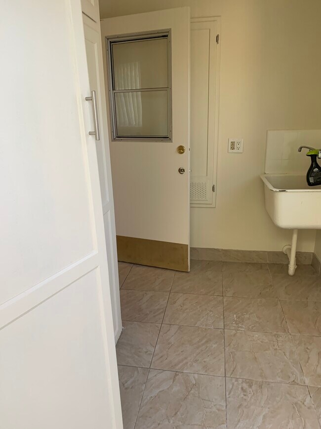 Laundry Room - 2405 W Via Corona