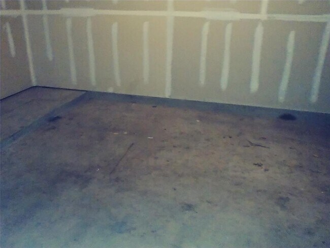 Building Photo - 211 Wild Buffalo Dr