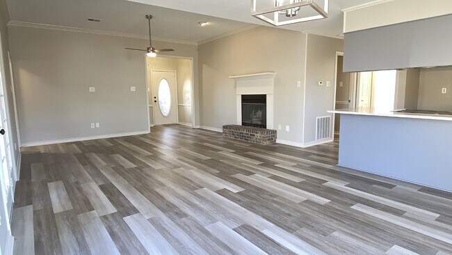 Building Photo - 206 Stonecliff Drive