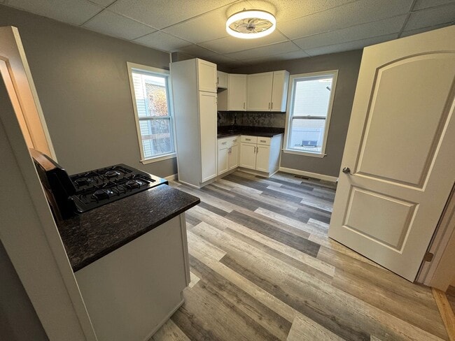 Building Photo - 14 Hillside St