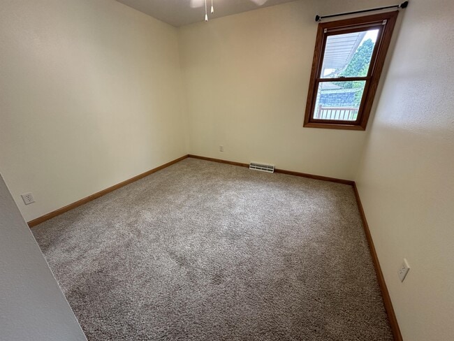 Building Photo - 1710 Scenic View Dr