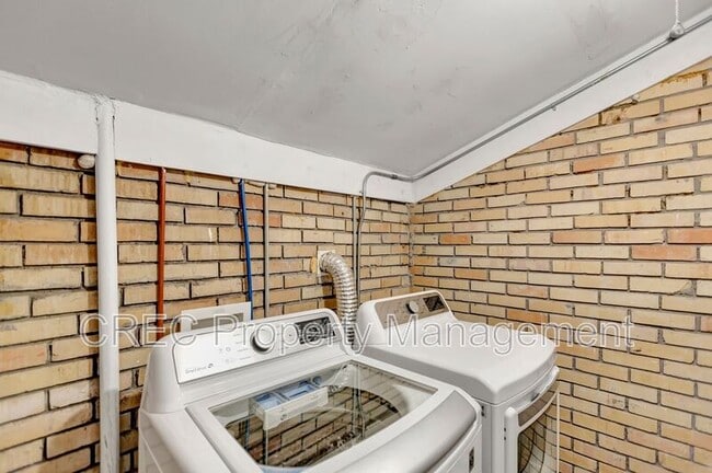 Building Photo - 122 Longleaf Dr