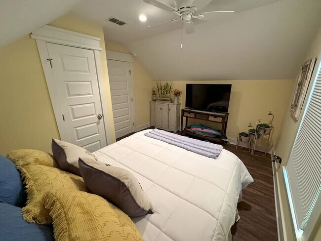 Building Photo - 1113 Pompano Ave