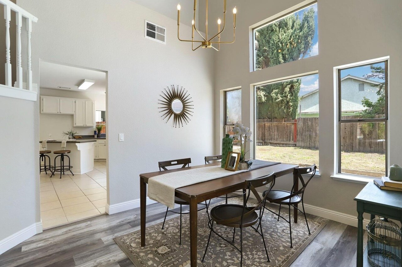 Building Photo - 2056 Middle River Dr