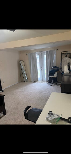 Building Photo - 932 N Winnifred St