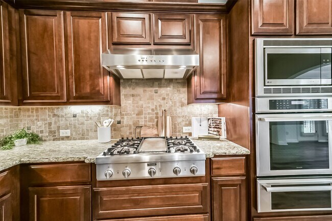 Building Photo - 1202 Maroon Ln