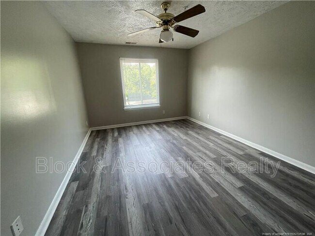 Building Photo - 3392 Galleria Dr