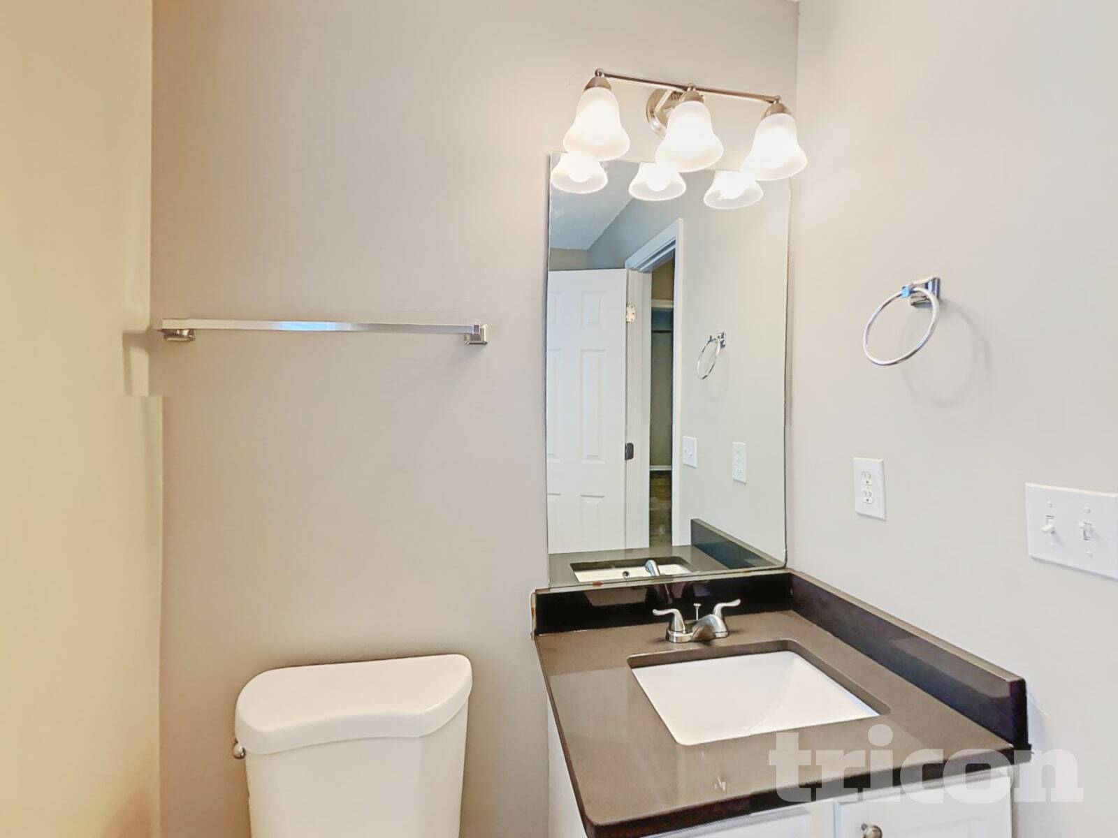 Building Photo - 5017 Gibbons Link Rd