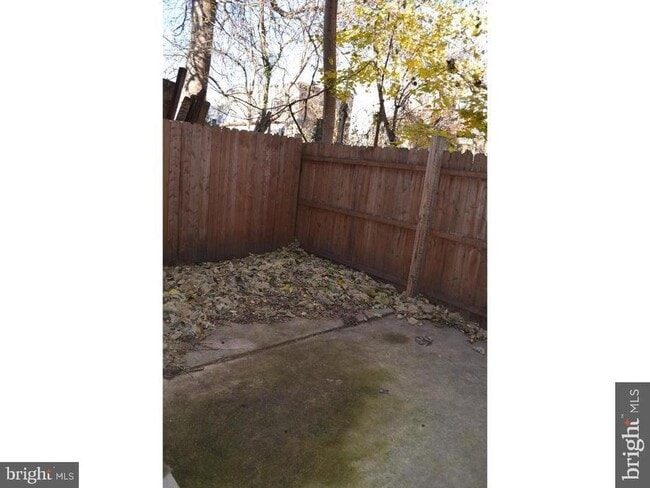 Building Photo - 1133 W Nevada St