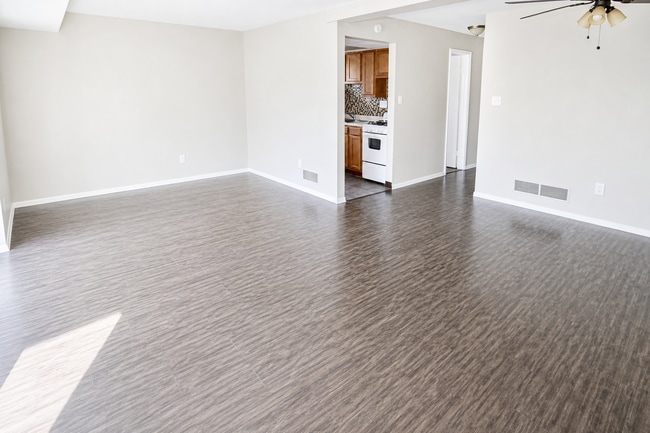 Interior Photo - JEFFERSON VILLAGE -- 077