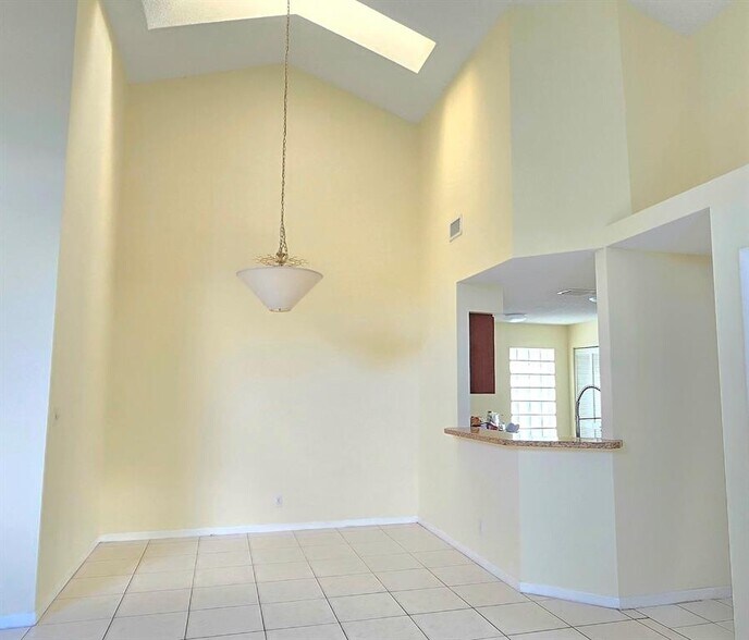 Building Photo - 8707 Forest Hills Blvd