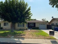 Building Photo - 3 Bedroom 2 Bath in Mature Neighborhood fo...