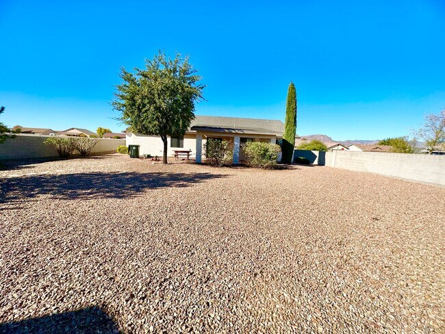 Building Photo - 3 Bedroom Home in Great Neighborhood!