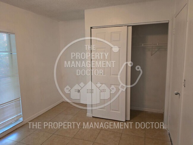 Building Photo - 1617 Crossridge Dr