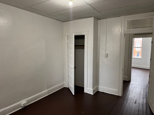 Building Photo - 537 Sanford Pl