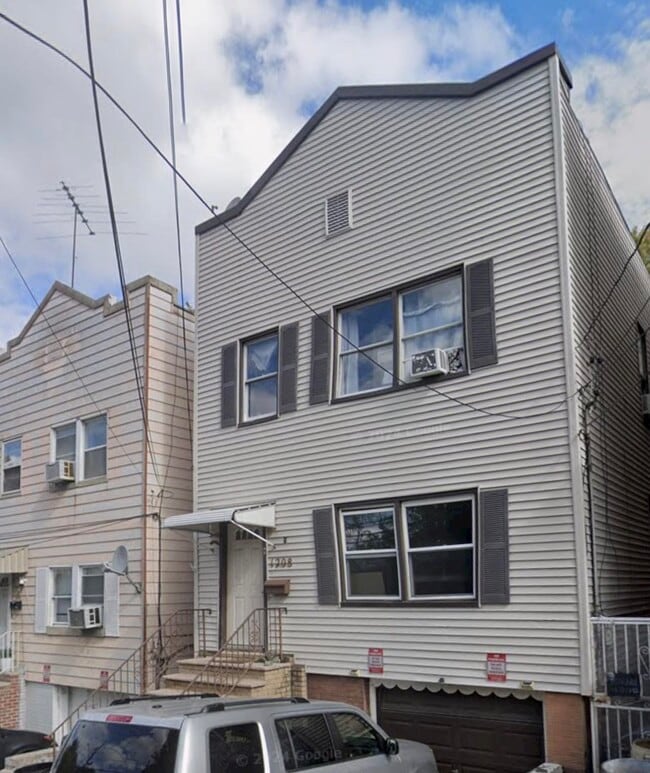 Building Photo - 1208 50th St