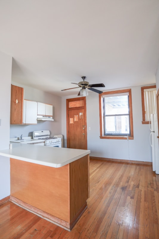 Building Photo - 1340 W Foster Ave