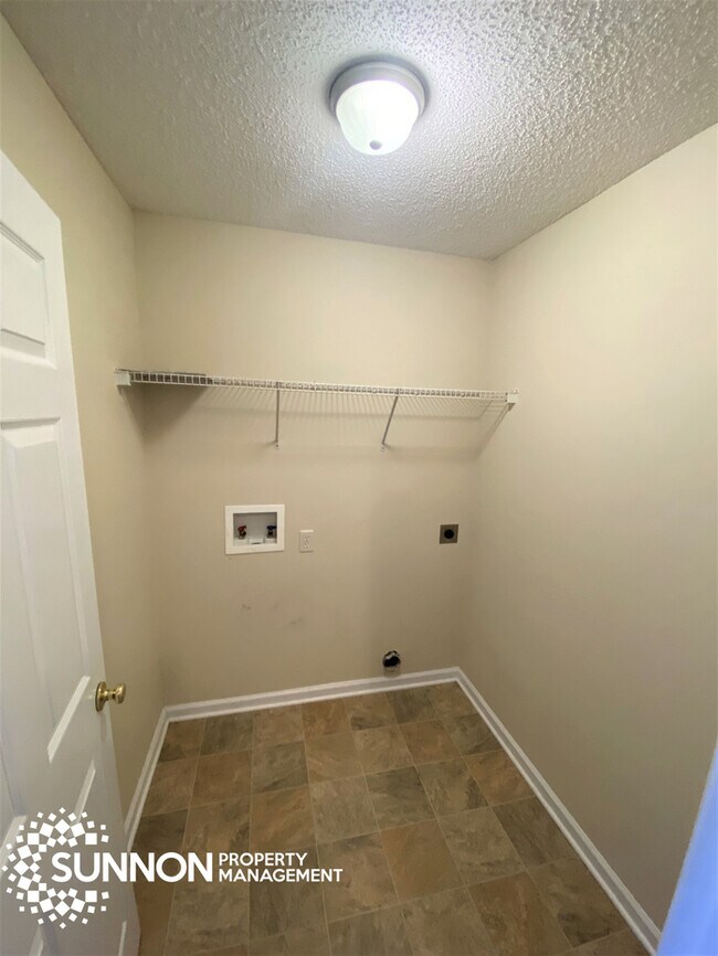 Building Photo - Adorable 3 BR 2.5 BA Updated House + Garage