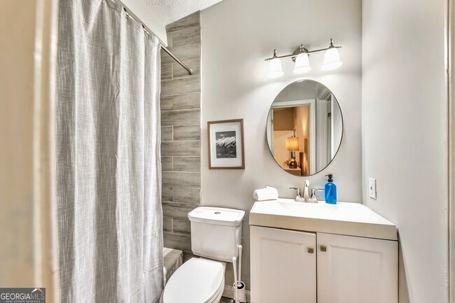 Building Photo - 165 Cole Lake Rd