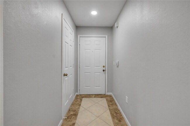 Building Photo - 940 Village Trail