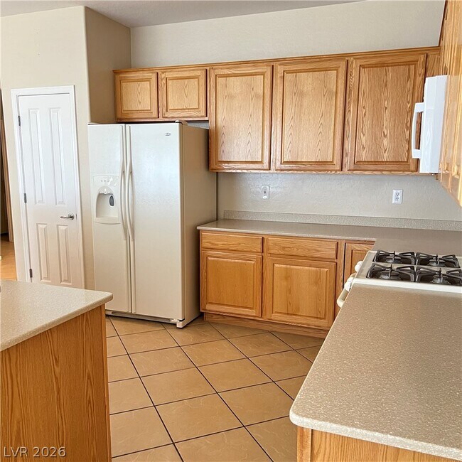 Building Photo - 2381 Ecliptic St