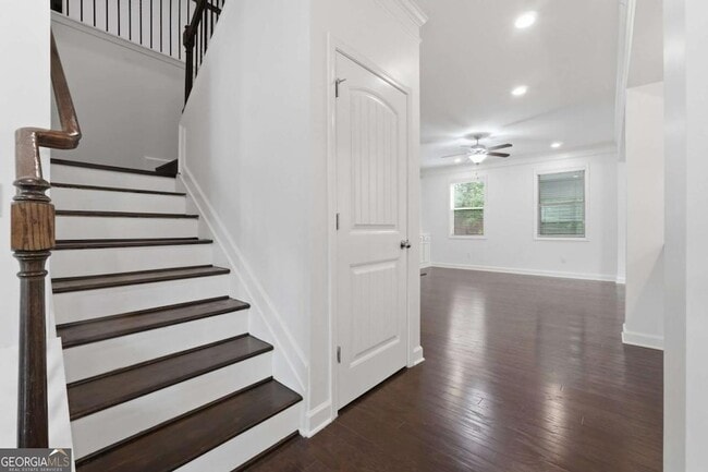 Building Photo - 4865 Alexandria Ave