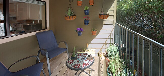 Large Covered balcony - 6724 Eastridge Dr