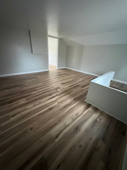 Building Photo - 205 S Broadway St