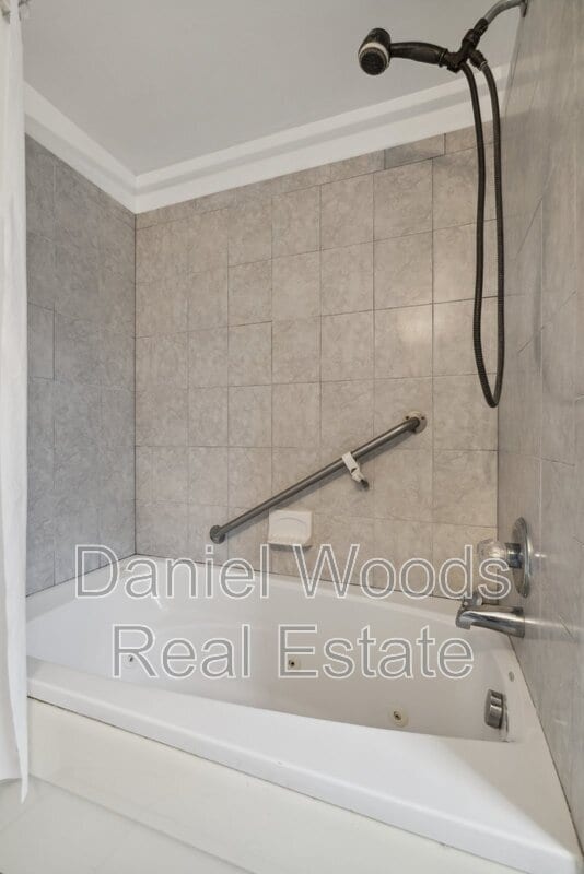 Building Photo - 49 Story Rd