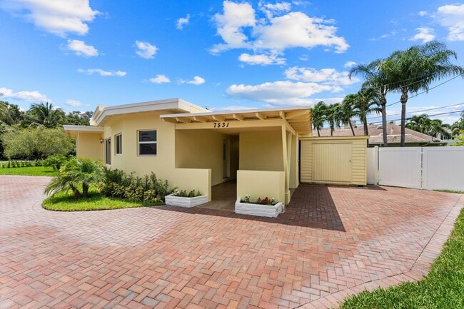 Building Photo - 7531 Edgewater Cir