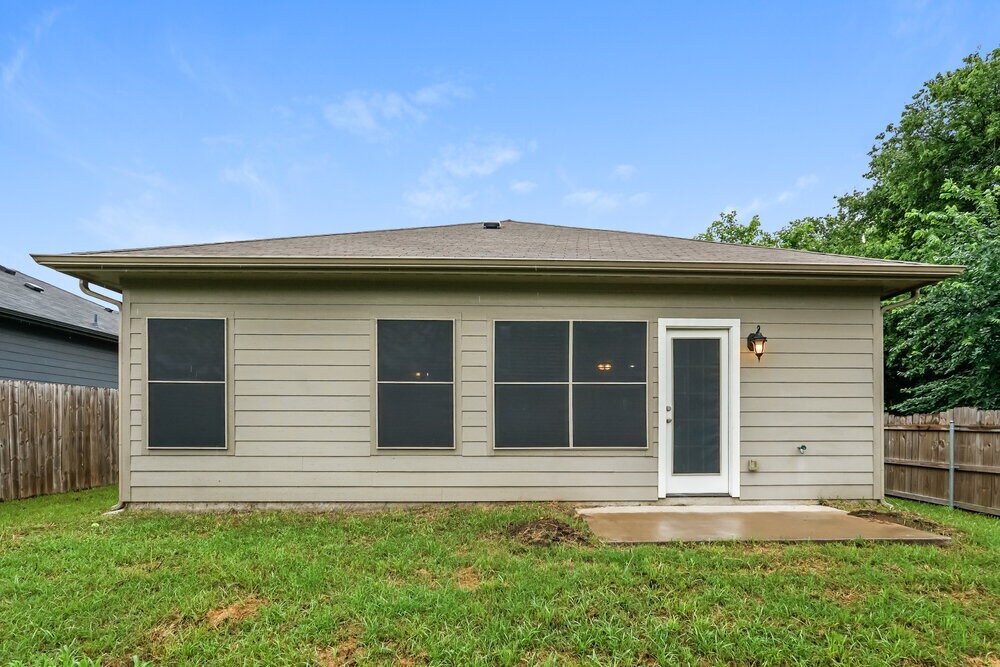 Building Photo - 218 S Preston St