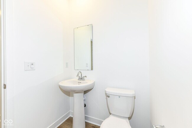 Building Photo - 1069 Sunderland Dr