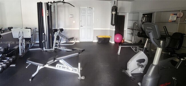 Building Photo - 3301 N Country Club Dr