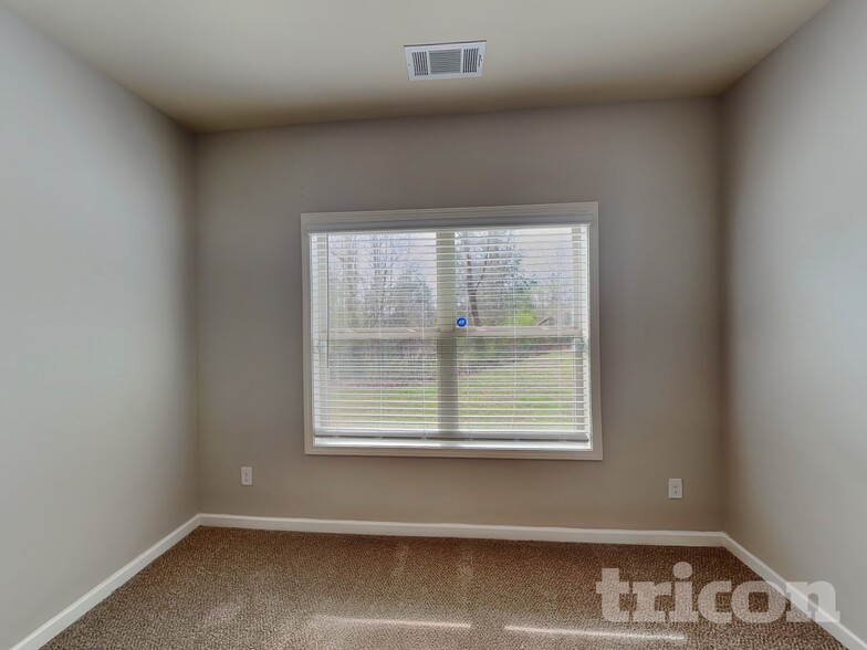 Building Photo - 1124 Hartwell Rd