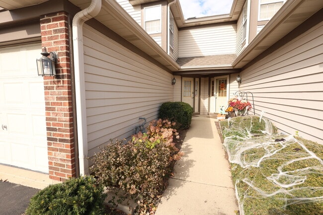 Building Photo - 1840 Grove Ave