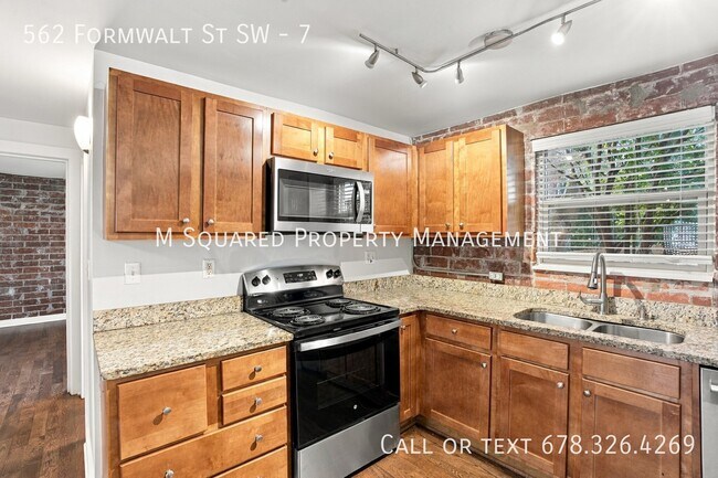 Building Photo - 562 Formwalt St SW