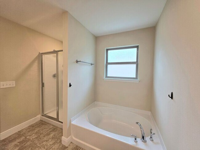 Building Photo - 5625 Shooting Star Ct