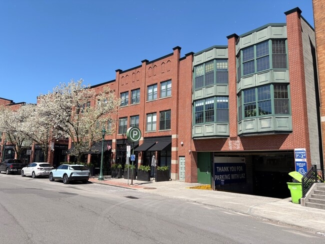 Building Photo - 133 Walton St