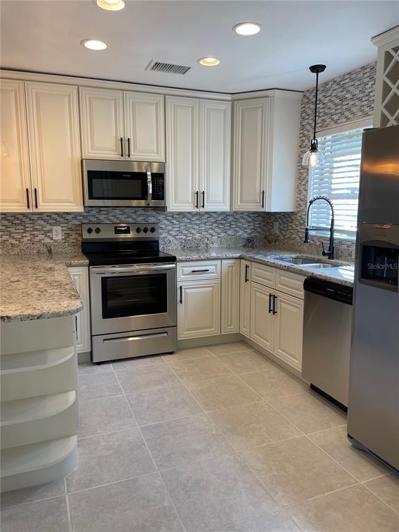 Building Photo - 1424 Chesterfield Dr